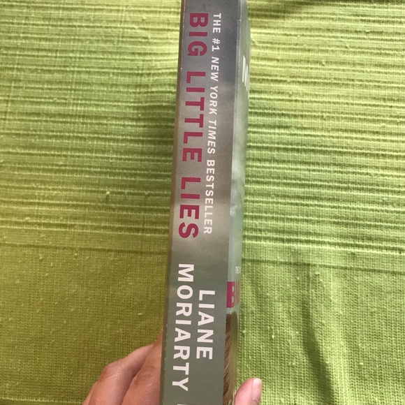 Big Little Lies paperback book - Picture 2 of 4